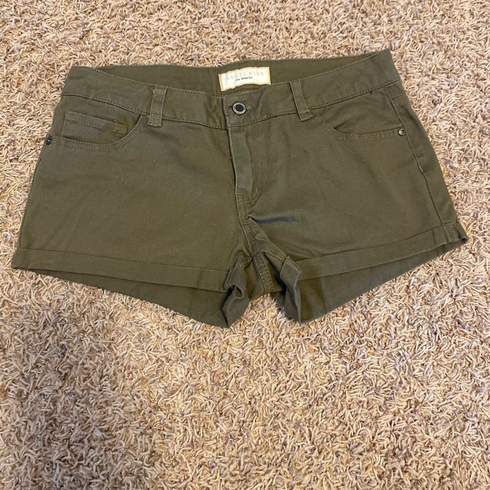 Green tone shorts